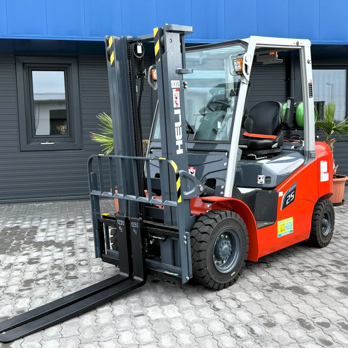 HELI CPYD25-KU1HG3 típusú gázüzemű homlokvillás targonca (Nyitott kabin) EGYEDI AKCIÓ