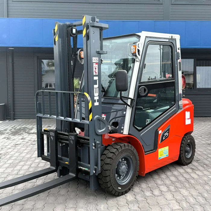 HELI CPYD25-KU1HG3 típusú gázüzemű homlokvillás targonca (Fülkével) EGYEDI AKCIÓ