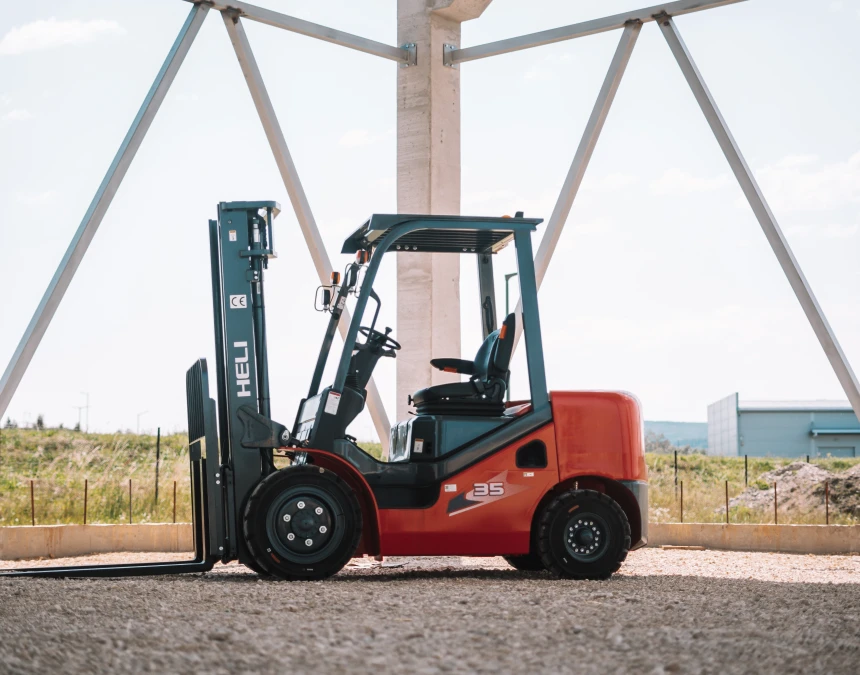 ÚJ RAKTÁRÁNAK KIALAKÍTÁSÁHOZ KERES ÁLLANDÓ ANYAGMOZGATÓ GÉPPARKOT?