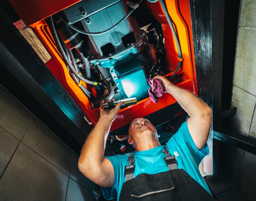 RÉGI, ELAVULT GÉPPARKJA FOLYAMATOS KARBANTARTÁST IGÉNYEL, ÉS MÁR CSAK TERMELI A KÖLTSÉGEKET? CSERÉLJE LE ŐKET MOST!